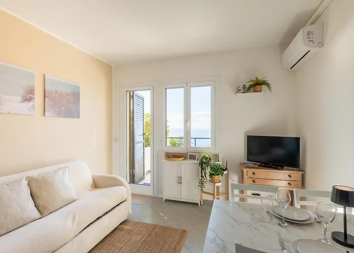 Panoramic Sea View In *